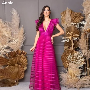 Элегантное красивое вечернее платье для выпускного вечера Annie цвета фуксии с V-образным вырезом.