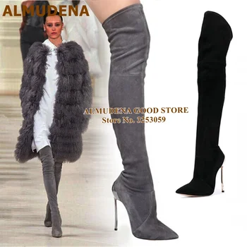 ALMUDENA, Роскошные металлические сапоги до бедра на тонком высоком каблуке с металлическим украшением и острым носком, Облегающие модельные ботинки выше колена